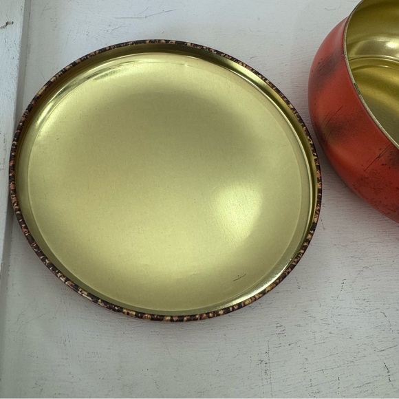 Beautiful Vintage Round Tin Fascination Face Powder Trinket Box Made in England - Picture 12 of 16